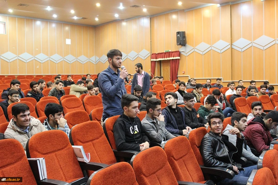 کرسی آزاد اندیشی با موضوع (محدودیت فضای مجازی آری یا نه)