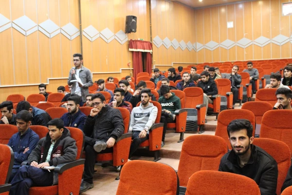 کرسی آزاد اندیشی با موضوع (محدودیت فضای مجازی آری یا نه)