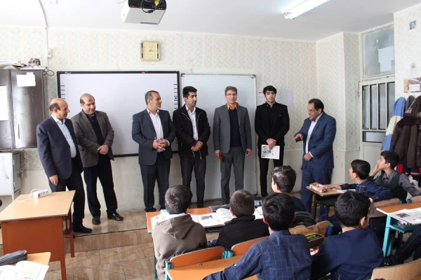 بازدید سرپرست مدیریت امور پردیس های استان لرستان از مدارس طرح کارورزی