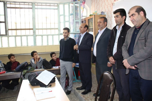 بازدید سرپرست مدیریت امور پردیس های استان لرستان از مدارس طرح کارورزی