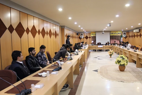 کرسی آزاد اندیشی با موضوع انتخابات