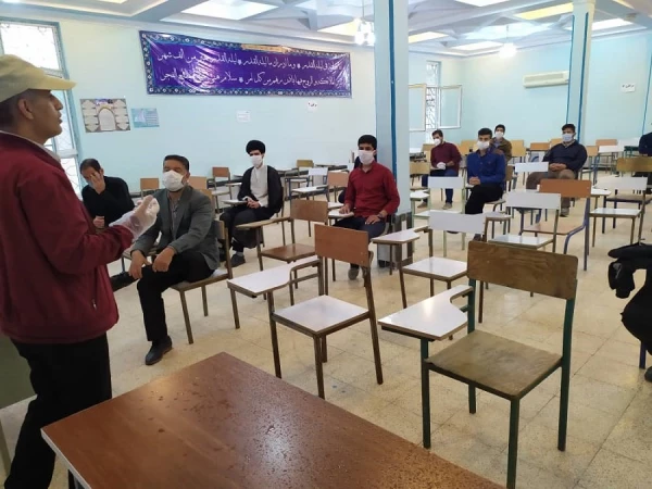 کلاس آموزشی-بهداشتی قرارگاه امام 
خامنه ای برای مقابله با ویروس کرونا در مدرسه امام خامنه ای برای دانشجویان پردیس علامه طباطبایی لرستان