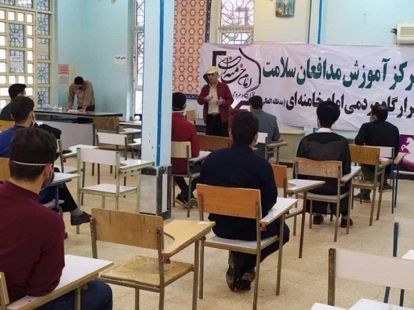 کلاس آموزشی-بهداشتی قرارگاه امام 
خامنه ای برای مقابله با ویروس کرونا در مدرسه امام خامنه ای برای دانشجویان پردیس علامه طباطبایی لرستان