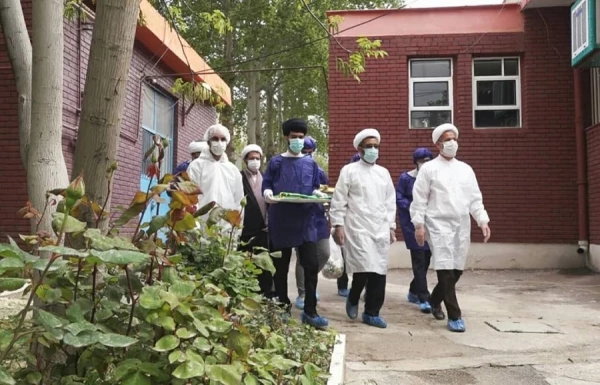 حضور گروه جهادی پیامبر اعظم در بیمارستان عشایر خرم آباد در کنار بیماران کرونایی 