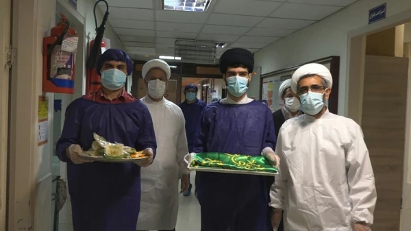 حضور گروه جهادی پیامبر اعظم در بیمارستان عشایر خرم آباد در کنار بیماران کرونایی 