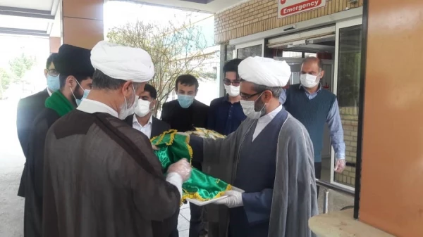حضور در بیمارستان تامین اجتماعی خرم آباد و عیادت با بیماران و پخش نذورات حرم حضرت معصومه (س) توسط گروه جهادی پیامبر اعظم پردیس علامه طباطبایی لرستان با حضور امام جمعه خرم آباد