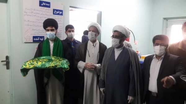 حضور در بیمارستان تامین اجتماعی خرم آباد و عیادت با بیماران و پخش نذورات حرم حضرت معصومه (س) توسط گروه جهادی پیامبر اعظم پردیس علامه طباطبایی لرستان با حضور امام جمعه خرم آباد