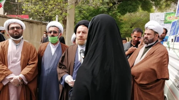 حضور در بیمارستان تامین اجتماعی خرم آباد و عیادت با بیماران و پخش نذورات حرم حضرت معصومه (س) توسط گروه جهادی پیامبر اعظم پردیس علامه طباطبایی لرستان با حضور امام جمعه خرم آباد