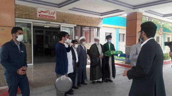 حضور در بیمارستان تامین اجتماعی خرم آباد و عیادت با بیماران و پخش نذورات حرم حضرت معصومه (س) توسط گروه جهادی پیامبر اعظم پردیس علامه طباطبایی لرستان با حضور امام جمعه خرم آباد