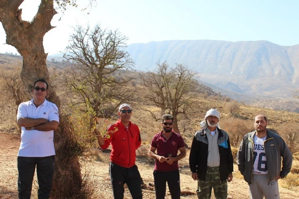 کوهپیمایی کارکنان پردیس علامه طباطبایی لرستان در منطقه سیاحتی آبشار وارک