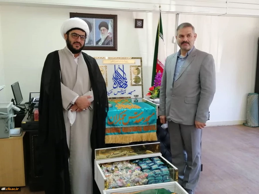 حضور خادمین مسجد مقدس جمکران به همراه پرچم متبرک مسجد در دانشگاه فرهنگیان 
