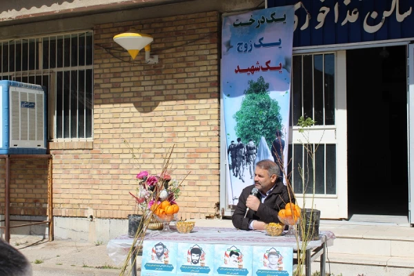 برگزاری مراسم یک درخت، یک زوج و یک شهید در پردیس علامه طباطبایی لرستان 