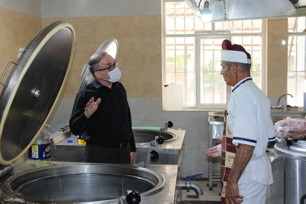 بازدید دکتر عربان، سرپرست مدیریت امورپردیس های دانشگاه فرهنگیان استان لرستان و مسئولین کمیته بهداشت وتغذیه جشنواره کشوری قرآن وعترت از سرا های دانشجویی ،سلف سرویس ،سوئیت وفضای محوطه پردیس علامه طباطبایی لرستان به روایت تصویر  4