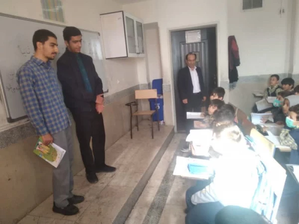 حضور جمعی از دانشجو معلمان فعال قرآنی پردیس علامه طباطبایی لرستان در مدارس سطح شهر خرم آباد 3