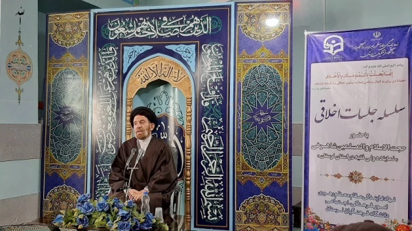 نماینده ولی فقیه در استان لرستان بیان کرد: 2