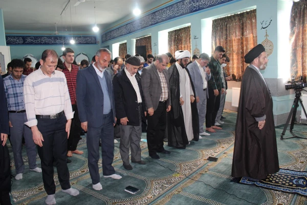 نماینده ولی فقیه در استان لرستان بیان کرد: 3