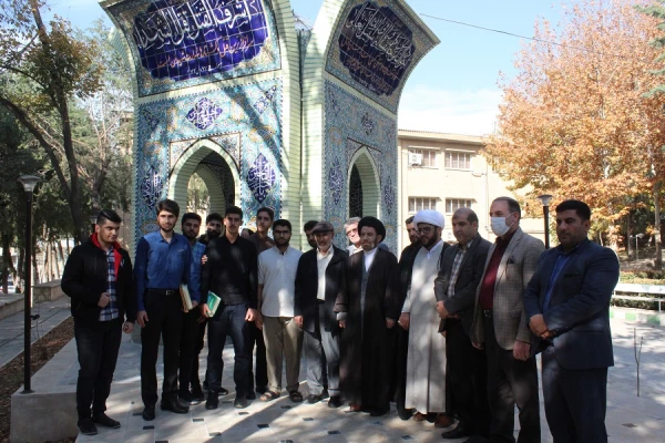 نماینده ولی فقیه در استان لرستان بیان کرد: 5