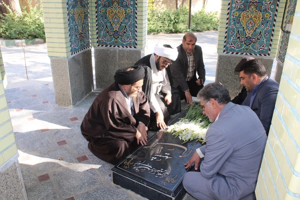 نماینده ولی فقیه در استان لرستان بیان کرد: 6