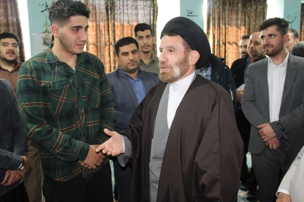 نماینده ولی فقیه در استان لرستان بیان کرد: 7