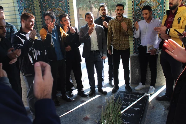 به مناسبت گرامیداشت ایام فاطمیه در حال برگزاری می باشد  4