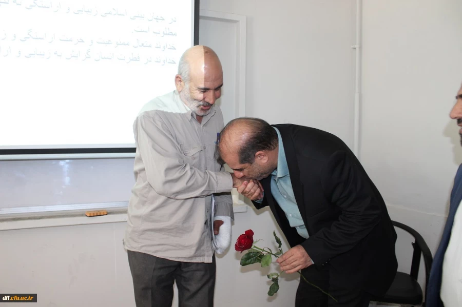 تقدیر سرپرست دانشگاه فرهنگیان از اساتیدبه مناسبت روز معلم 2