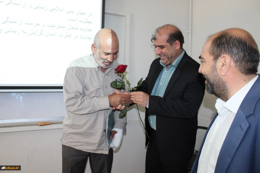 تقدیر سرپرست دانشگاه فرهنگیان از اساتیدبه مناسبت روز معلم 7