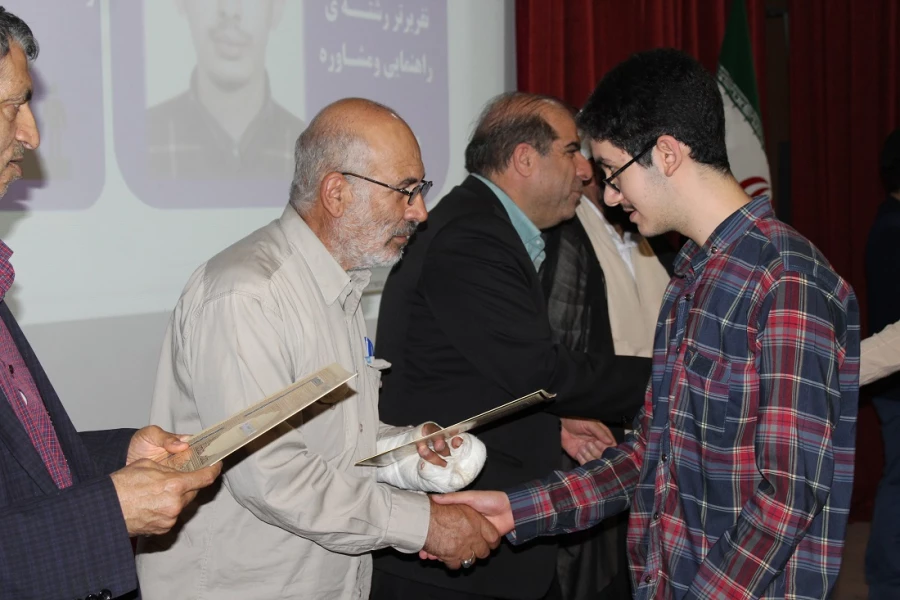 گرامی داشت هفته معلم و دهه سرآمدی آموزش 10