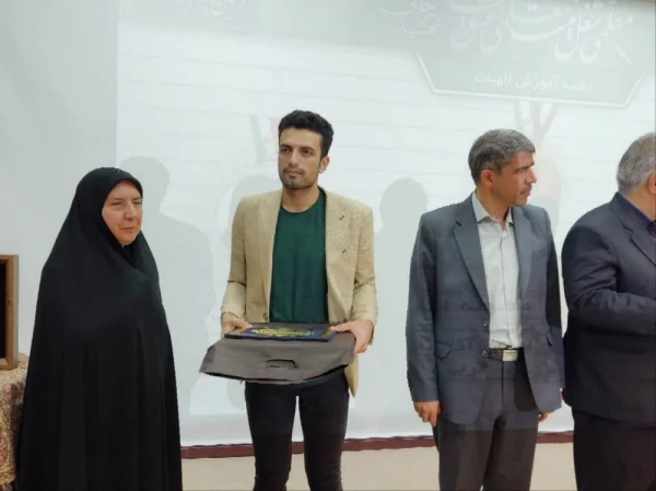 کسب مقام اول جشنواره کشوری تدریس برتر توسط دانشجو معلم پردیس علامه طباطبایی لرستان 2